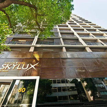 Studio Skylux no Centro com piscina, metrô e academia-3